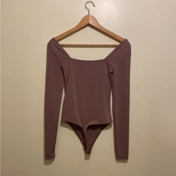Aritzia Contour Bodysuit - Picture 2 of 4